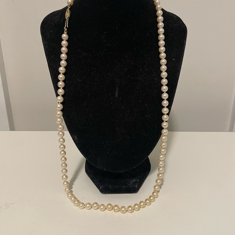 Elegant Pearl Necklace